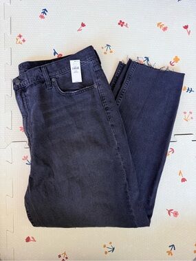 GAP Women’s Straight Ankle Jeans in Black